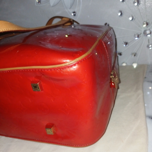 Louis Vuitton Red Monogram Vernis Leather Sutton Handbag - Picture 12 of 16